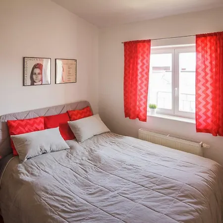 Vinyls & Espresso Apartment *